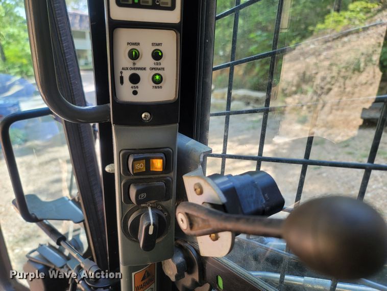 image for item LM9638 2013 New Holland C232  tracked skid steer loader