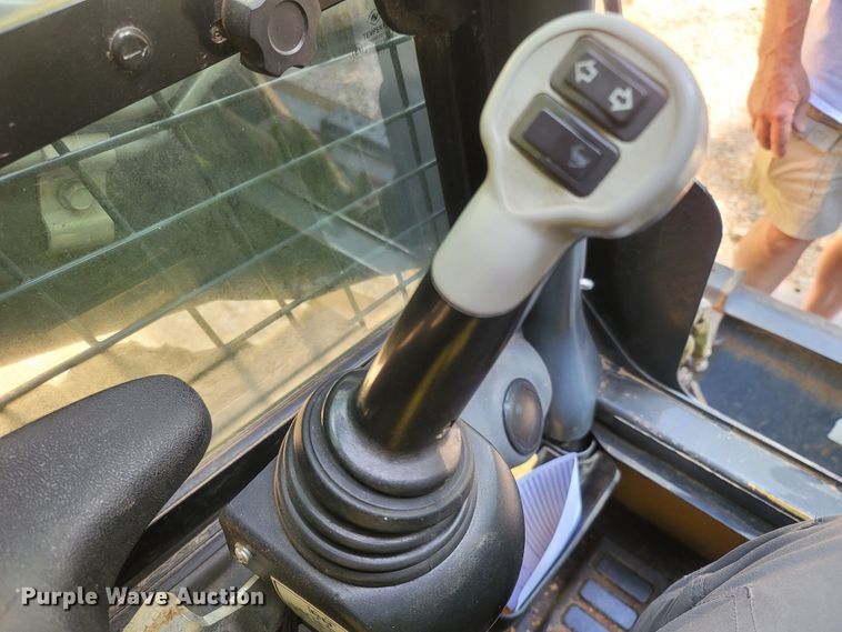 image for item LM9638 2013 New Holland C232  tracked skid steer loader