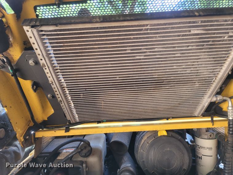 image for item LM9638 2013 New Holland C232  tracked skid steer loader