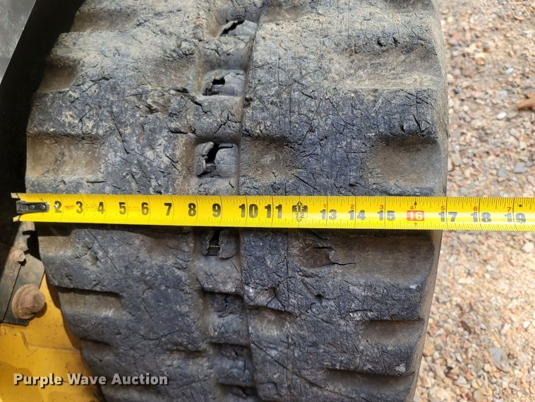 image for item LM9638 2013 New Holland C232  tracked skid steer loader