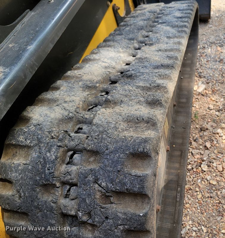 image for item LM9638 2013 New Holland C232  tracked skid steer loader