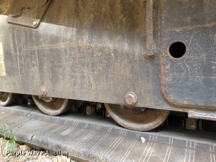 image for item LM9638 2013 New Holland C232  tracked skid steer loader