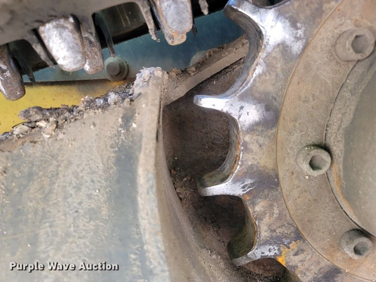 image for item LM9638 2013 New Holland C232  tracked skid steer loader