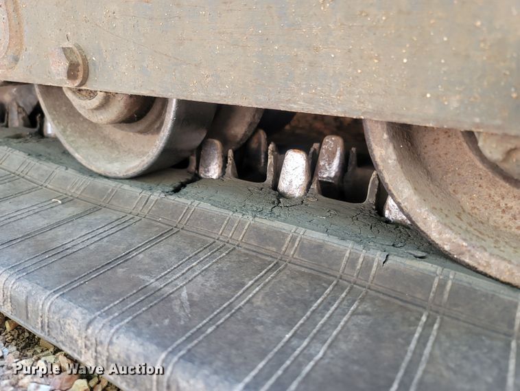 image for item LM9638 2013 New Holland C232  tracked skid steer loader