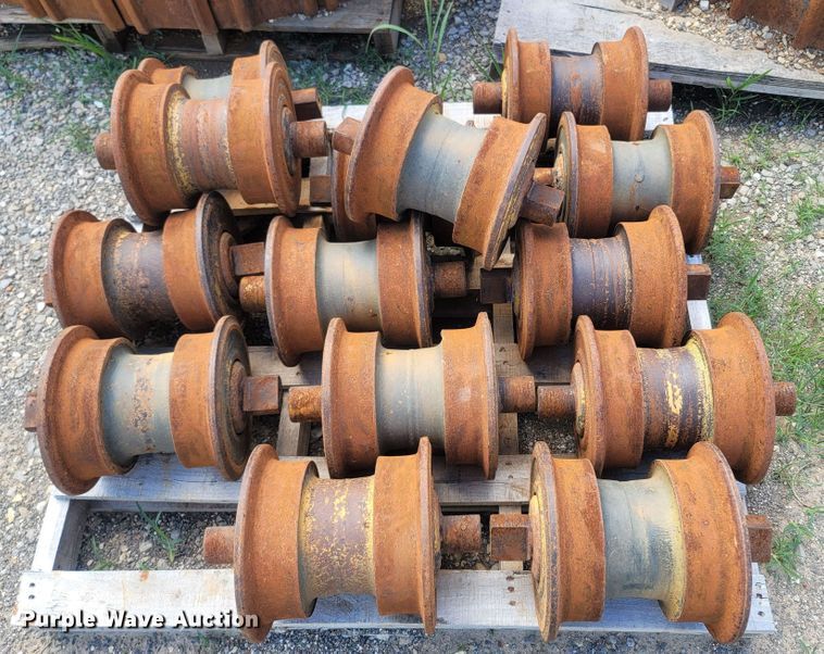 image for item LM9657 Caterpillar 963D  undercarriage parts