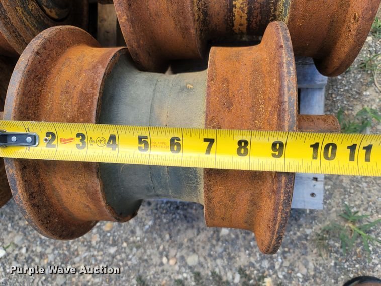 image for item LM9657 Caterpillar 963D  undercarriage parts