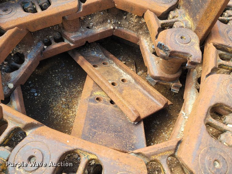 image for item LM9657 Caterpillar 963D  undercarriage parts