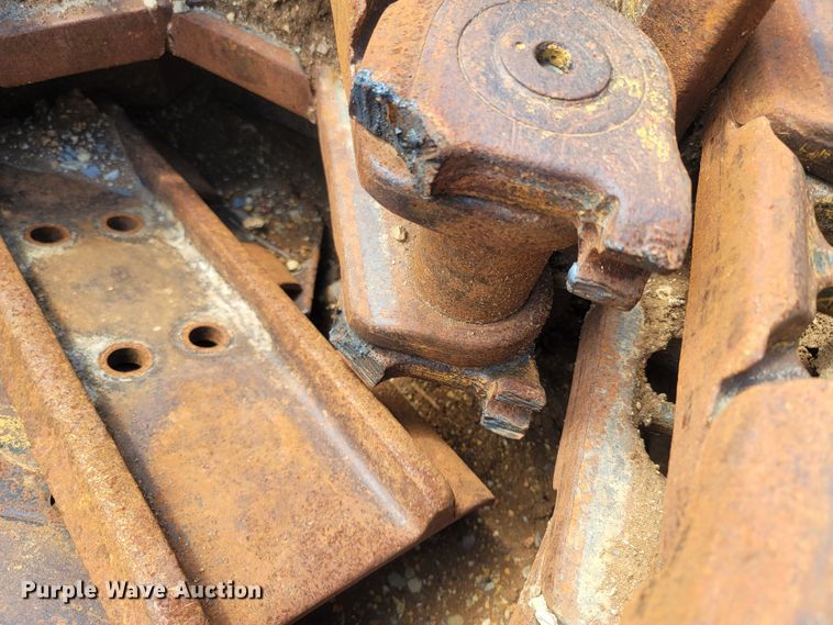 image for item LM9657 Caterpillar 963D  undercarriage parts