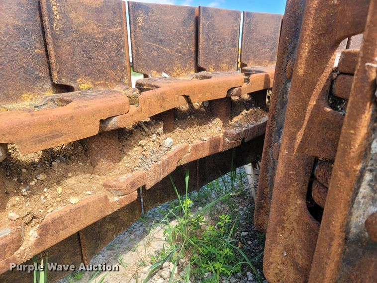 image for item LM9657 Caterpillar 963D  undercarriage parts