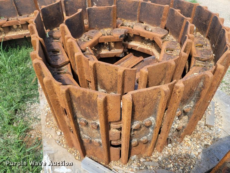 image for item LM9657 Caterpillar 963D  undercarriage parts