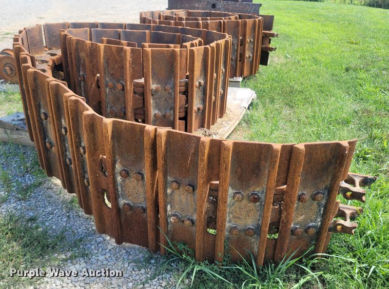 image for item LM9657 Caterpillar 963D  undercarriage parts