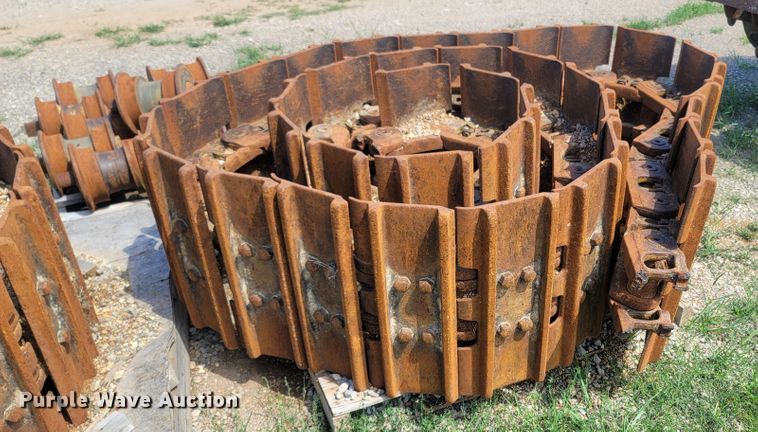 image for item LM9657 Caterpillar 963D  undercarriage parts