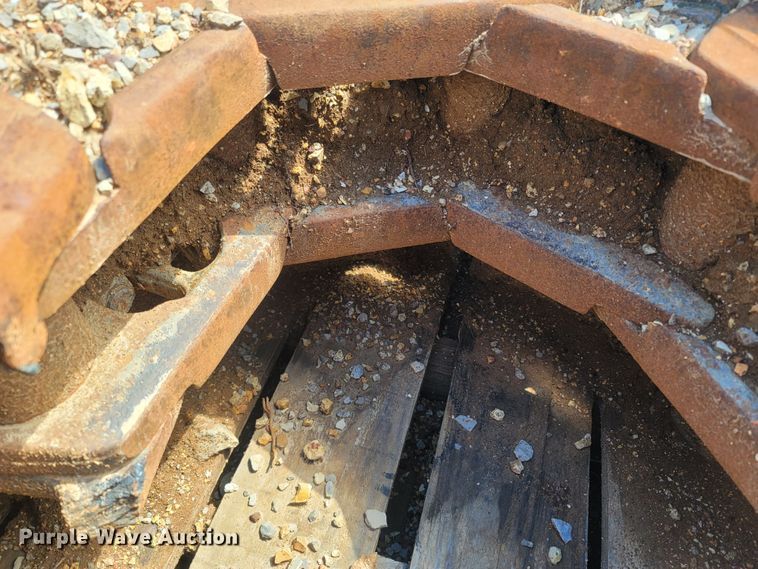 image for item LM9657 Caterpillar 963D  undercarriage parts