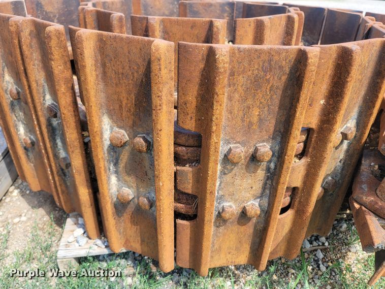 image for item LM9657 Caterpillar 963D  undercarriage parts