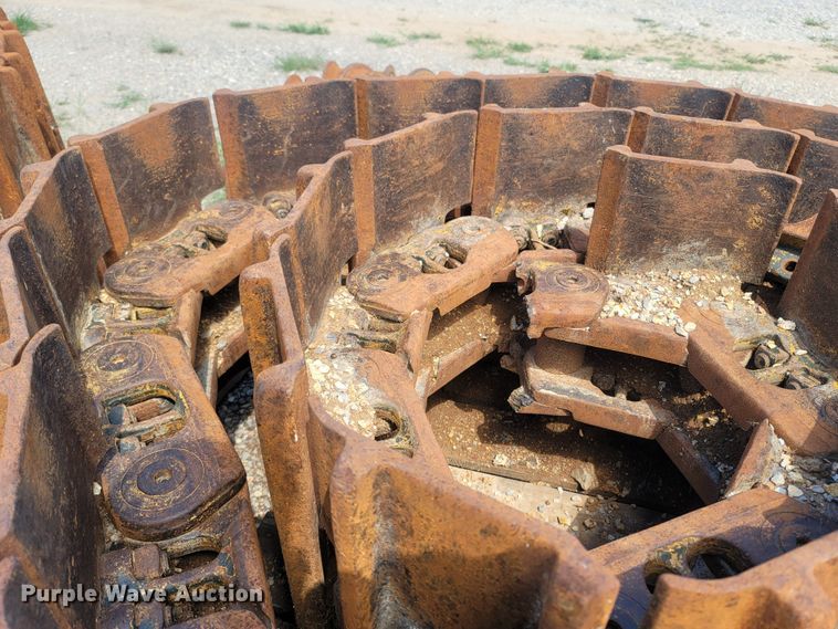 image for item LM9657 Caterpillar 963D  undercarriage parts