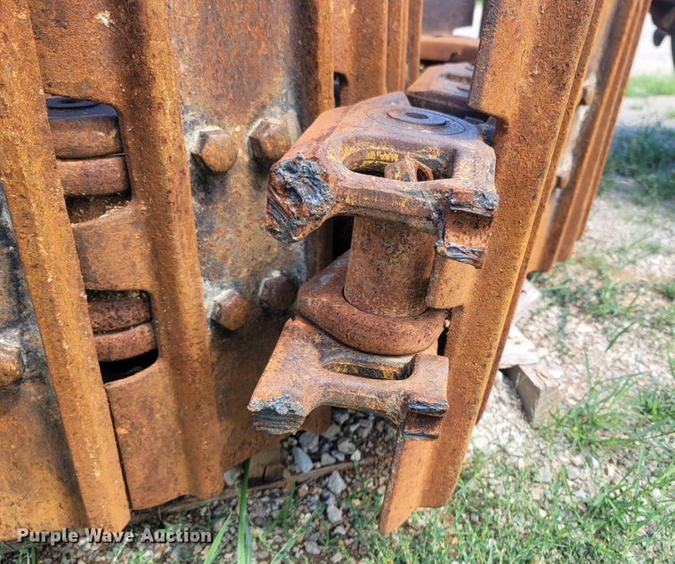 image for item LM9657 Caterpillar 963D  undercarriage parts