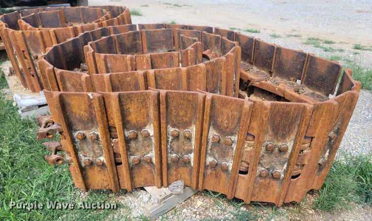 image for item LM9657 Caterpillar 963D  undercarriage parts