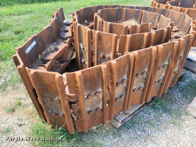 image for item LM9657 Caterpillar 963D  undercarriage parts