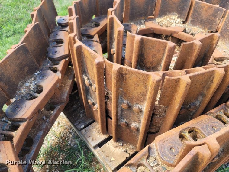 image for item LM9657 Caterpillar 963D  undercarriage parts