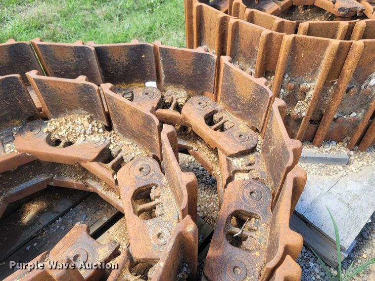 image for item LM9657 Caterpillar 963D  undercarriage parts