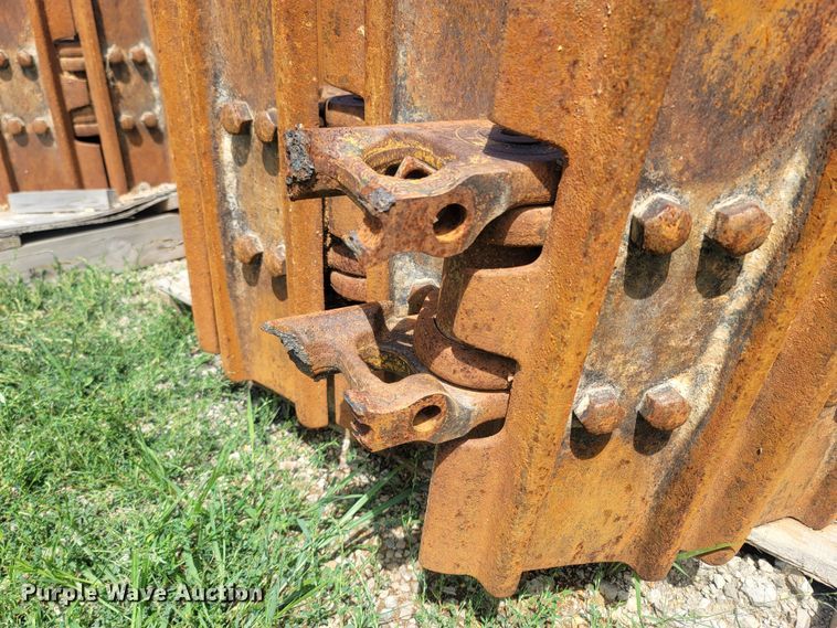 image for item LM9657 Caterpillar 963D  undercarriage parts