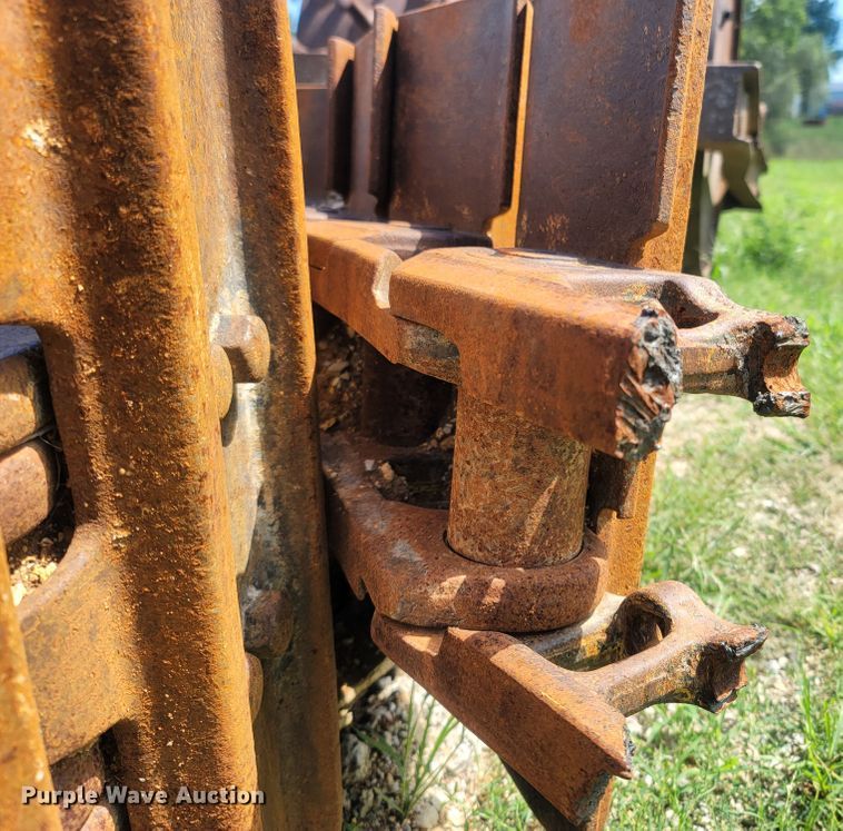 image for item LM9657 Caterpillar 963D  undercarriage parts