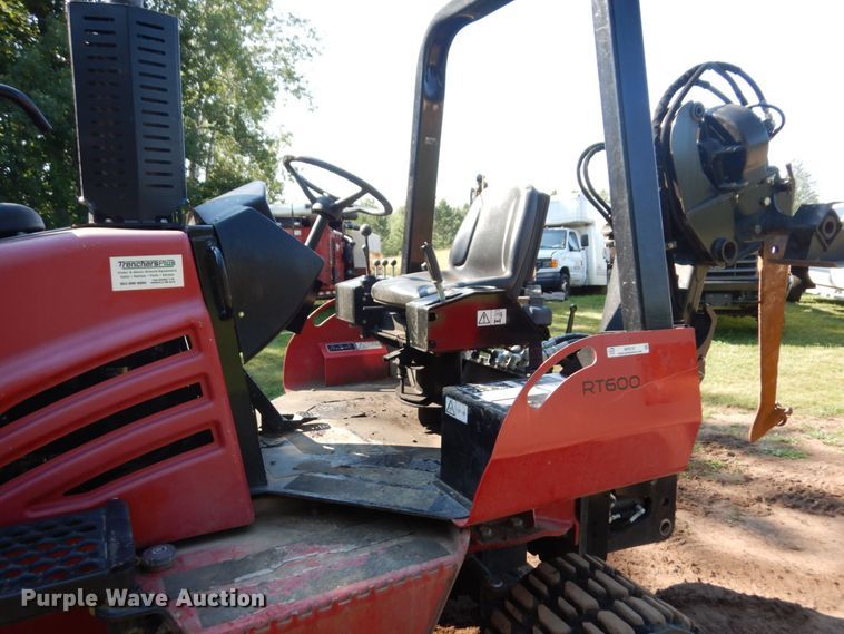 image for item MF9747 Toro RT600  vibratory cable plow