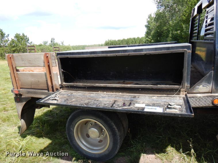 image for item MF9755 2003 Ford F450 Super Duty XL  flatbed truck