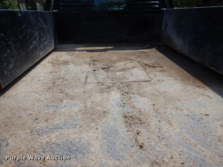 image for item MF9755 2003 Ford F450 Super Duty XL  flatbed truck