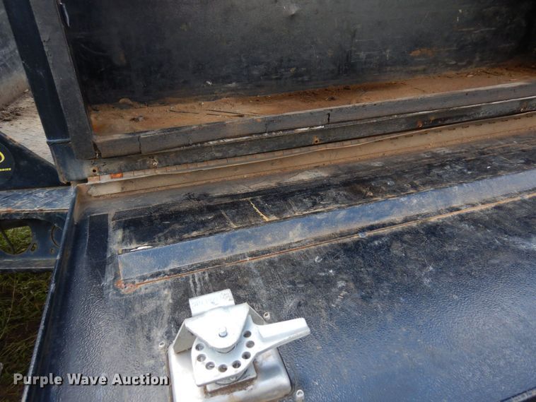 image for item MF9755 2003 Ford F450 Super Duty XL  flatbed truck