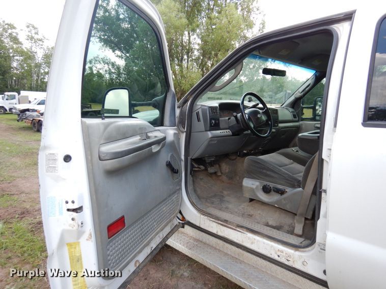 image for item MF9755 2003 Ford F450 Super Duty XL  flatbed truck