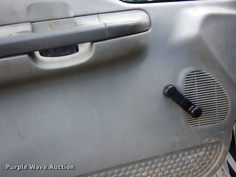 image for item MF9755 2003 Ford F450 Super Duty XL  flatbed truck