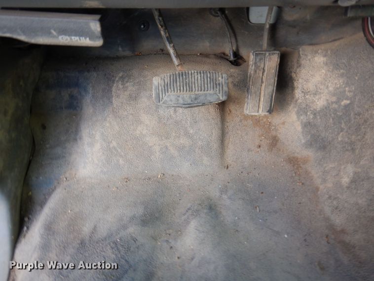 image for item MF9755 2003 Ford F450 Super Duty XL  flatbed truck