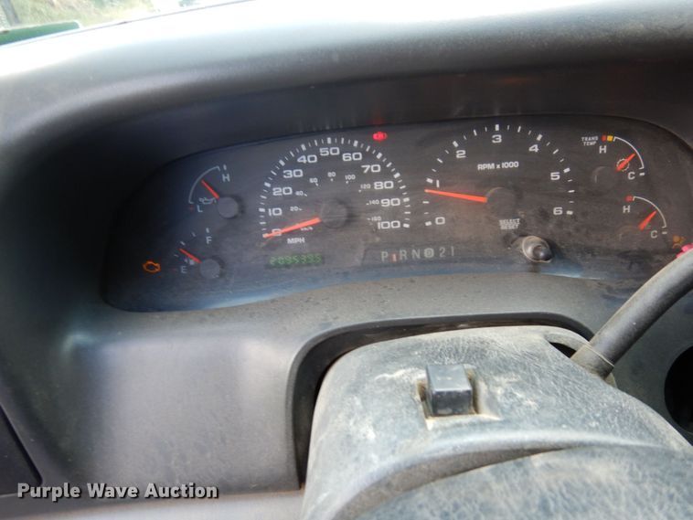 image for item MF9755 2003 Ford F450 Super Duty XL  flatbed truck