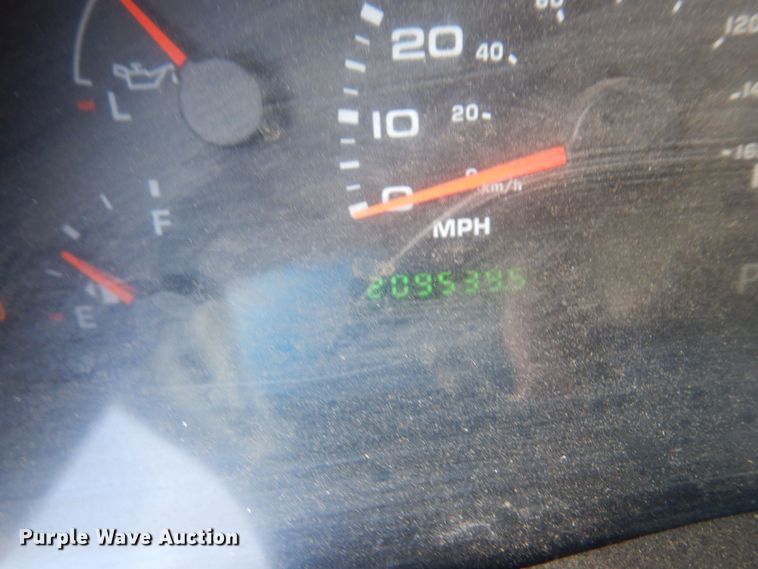 image for item MF9755 2003 Ford F450 Super Duty XL  flatbed truck