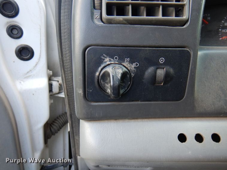 image for item MF9755 2003 Ford F450 Super Duty XL  flatbed truck