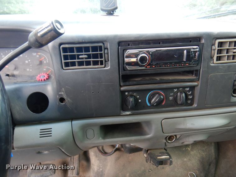 image for item MF9755 2003 Ford F450 Super Duty XL  flatbed truck