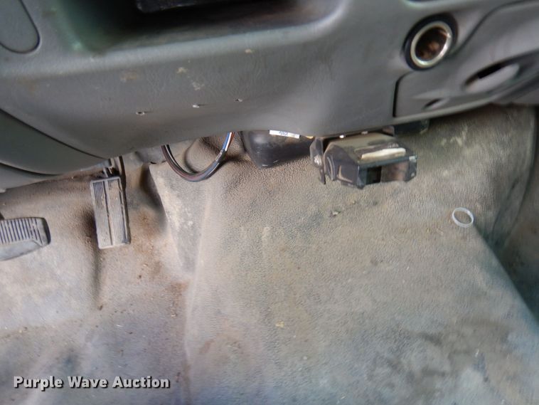 image for item MF9755 2003 Ford F450 Super Duty XL  flatbed truck