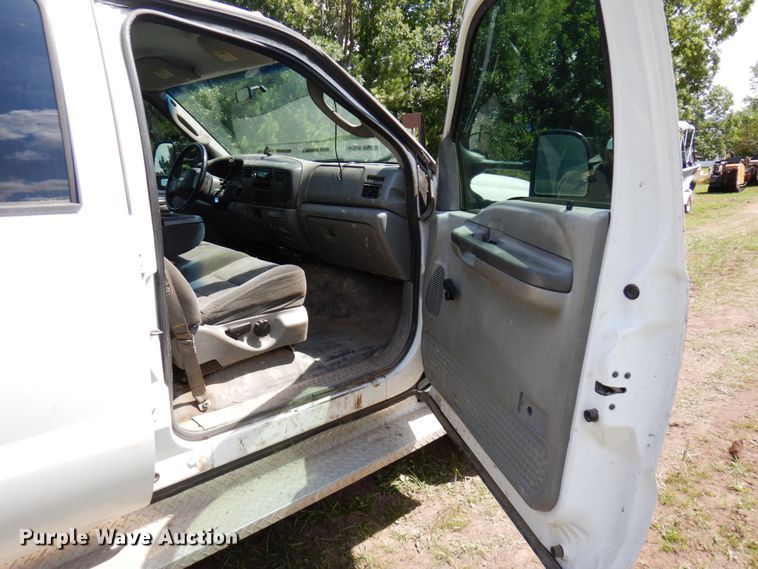 image for item MF9755 2003 Ford F450 Super Duty XL  flatbed truck