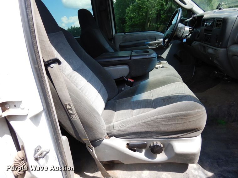 image for item MF9755 2003 Ford F450 Super Duty XL  flatbed truck