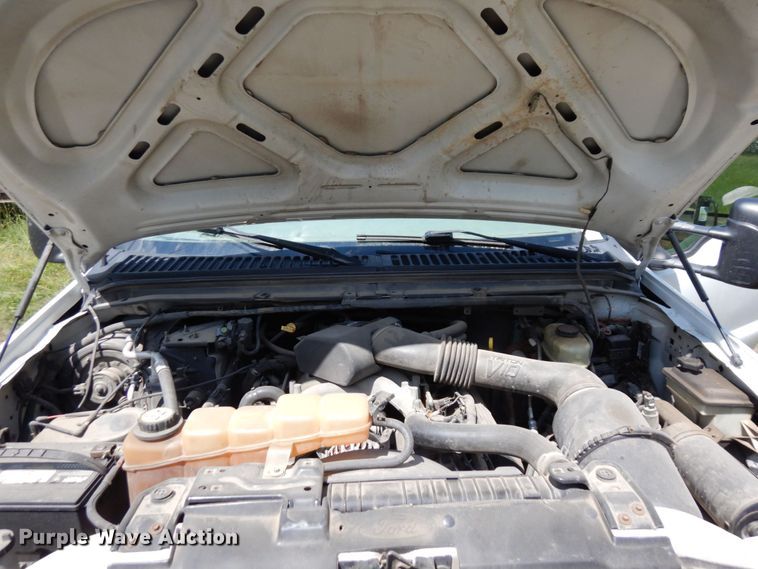 image for item MF9755 2003 Ford F450 Super Duty XL  flatbed truck