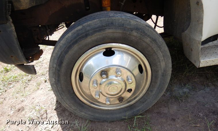 image for item MF9755 2003 Ford F450 Super Duty XL  flatbed truck