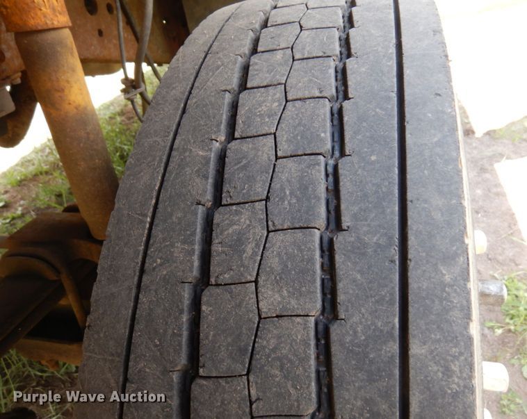 image for item MF9755 2003 Ford F450 Super Duty XL  flatbed truck