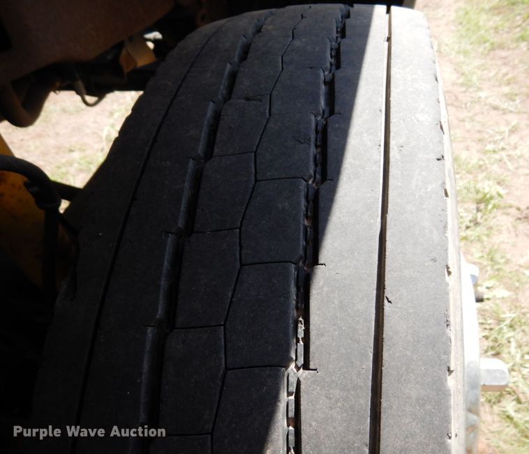 image for item MF9755 2003 Ford F450 Super Duty XL  flatbed truck