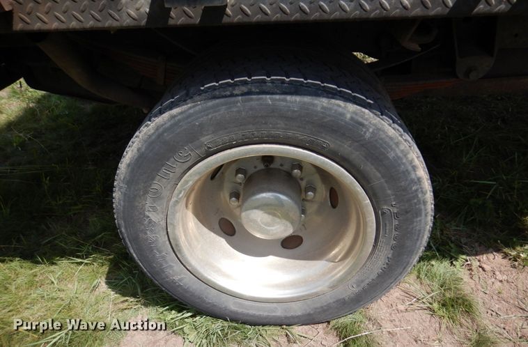 image for item MF9755 2003 Ford F450 Super Duty XL  flatbed truck