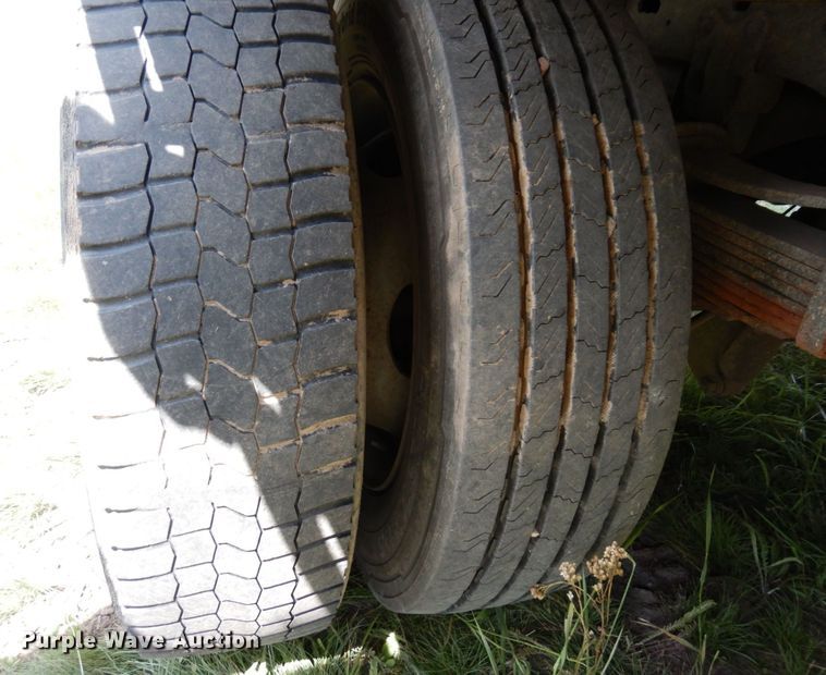 image for item MF9755 2003 Ford F450 Super Duty XL  flatbed truck