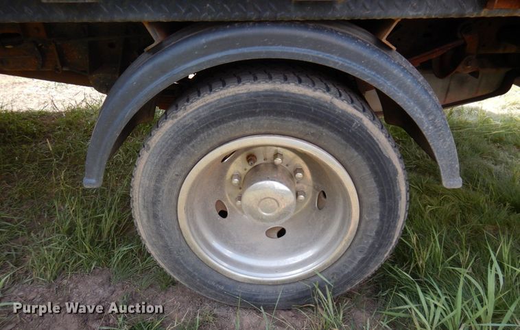 image for item MF9755 2003 Ford F450 Super Duty XL  flatbed truck