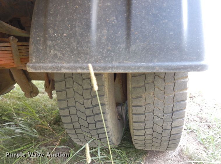 image for item MF9755 2003 Ford F450 Super Duty XL  flatbed truck