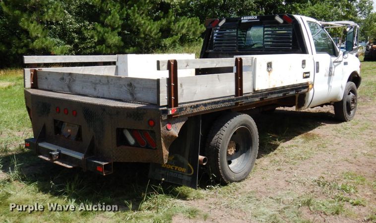 image for item MF9756 2001 Ford F450 Super Duty XL  flatbed truck