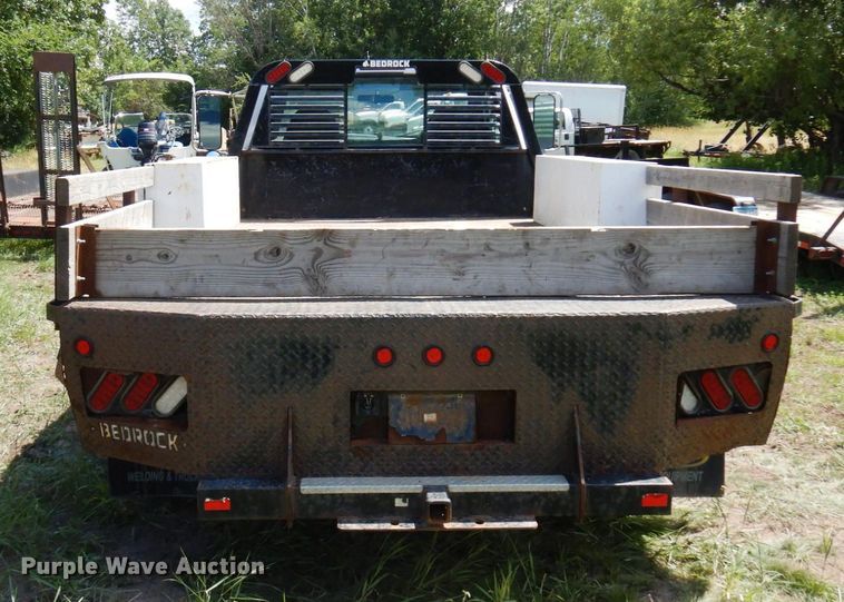 image for item MF9756 2001 Ford F450 Super Duty XL  flatbed truck